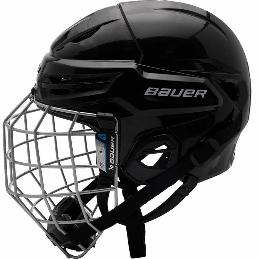 Casco de hockey Bauer RE-AKT 55 con rejilla brinda protección completa para el rostro y la cabeza. 