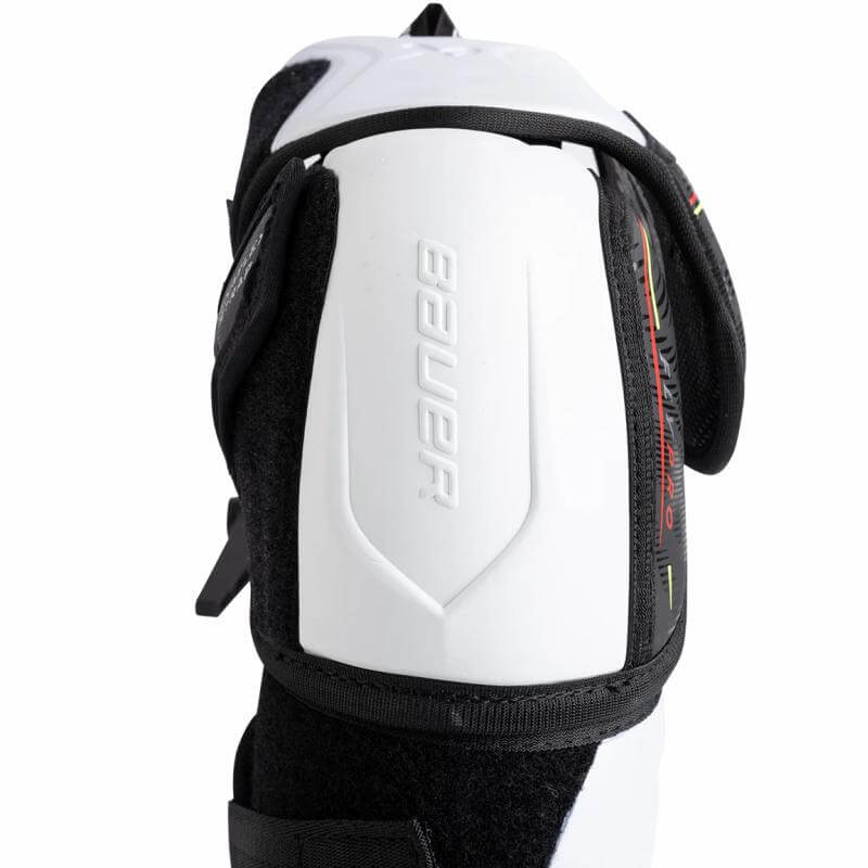 Coderas Bauer Vapor Flypro con un diseño cónico te protege de impactos sin sacrificar la agilidad. 
