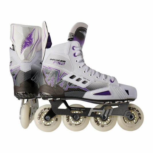 Par de patines Mission Inhaler FS2 inline hockey vista perfil y trasera. Soporte rígido y chasis ligero.