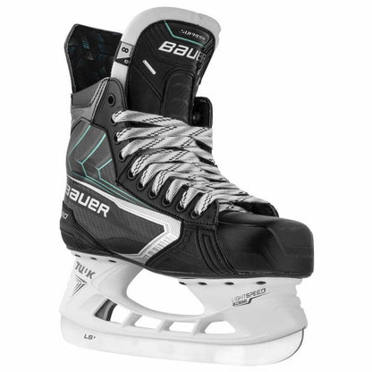 Vista en 3/4 de los Patines de Hockey Sobre Hielo Bauer Supreme F30 – Suela DIGI COMP con estructura y soporte para movimientos dinámicos